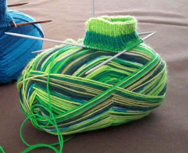 Sockenwolle grün-grün